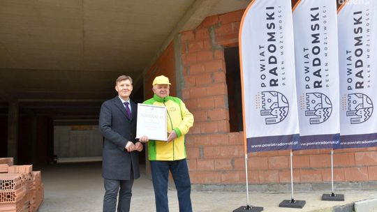 Radomskie starostwo przekazało kolejne pieniądze na budowę hospicjum