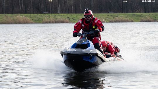 Ratownicy WOPR ćwiczyli na wodzie