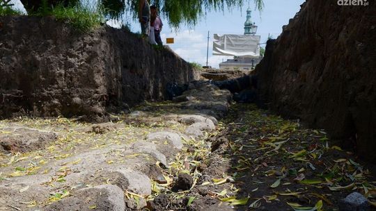 Ratusz wydobywany z ziemi!