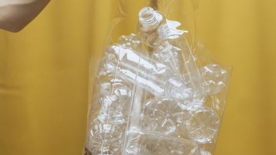 Recykling odpadów plastikowych – butelki PET i słoiki plastikowe