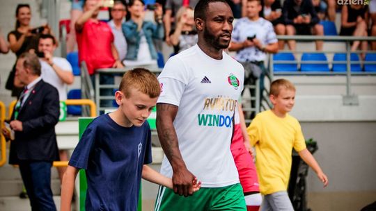 RedBull, wódka i stołeczne kluby. Tak bawi się piłkarz Radomiaka