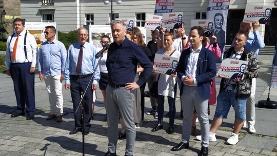 Robert Biedroń na pikniku w Radomiu: - Ministerstwo Obrony Narodowej i urzędy wojewódzkie powinny być w Radomiu