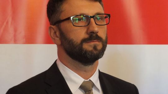 Robert Dębicki też ma własny sondaż