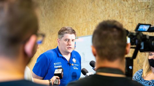 Robert Prygiel, trener Cerradu Enei Czarnych Radom w studiu lokalnym Radia Rekord