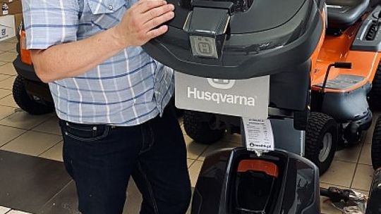 Roboty wyjeżdżają na trawniki