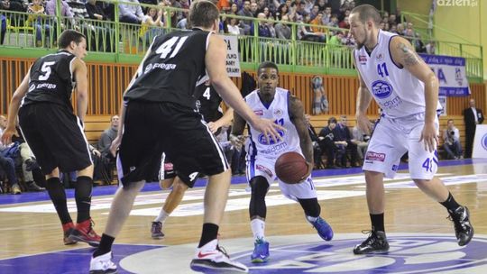 Rosa rozpoczyna "ligę szóstek"