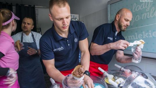 ROSA sprzedawała lody!