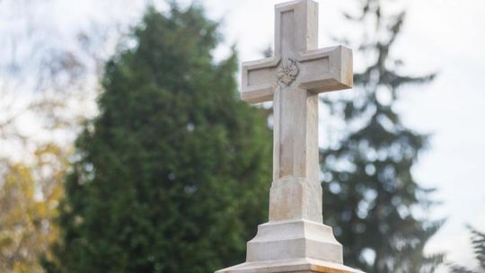 Rośnie liczba zgonów w mieście. Chłodnie są pełne