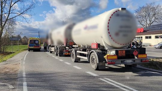 Rowerzysta potrącony przez ciężarówkę