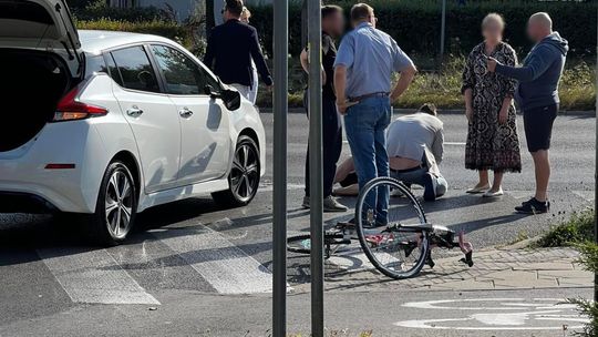 Rowerzystka wjechała w auto na ul. Grzecznarowskiego