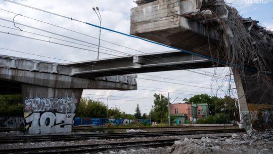 Rozbiórka wiaduktu postępuje zgodnie z planem