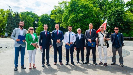 Rozdawali „Kwiaty Wołynia”