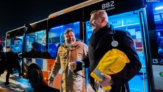 Rozdawali odblaski w autobusach miejskich
