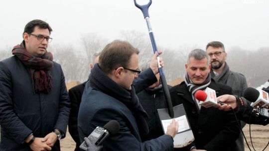 Rozpoczęła się budowa kortów na Borkach