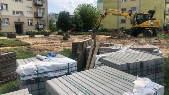 Rozpoczęła się budowa parkingu i chodników przy ulicy Żeromskiego w Białobrzegach