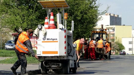 Rozpoczęło się łatanie ulic. Gdzie spotkamy dziś drogowców?