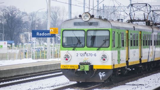 Ruch pociągów powoli wraca do normy