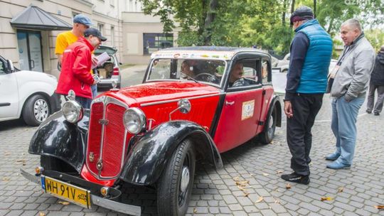 Ruszył rajd zabytkowych samochodów