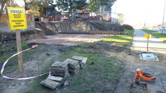 Ruszyła budowa kładki na Obozisku (Zdjęcia)