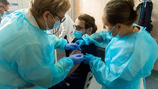 Ruszyły szczepienia: - To nadzieja na powrót do normalności 
