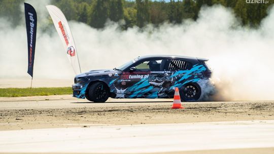 Ryk silników i pisk opon na Torze Jastrząb Ryk silników i pisk opon na Torze Jastrząb