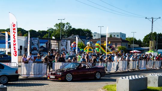 Ryk silników, tumany dymu i wielkie serca. Tompex&Stork-Bruk Racing Sunday w Przysusze zgromadził tłumy i pomógł małemu Kubusiowi