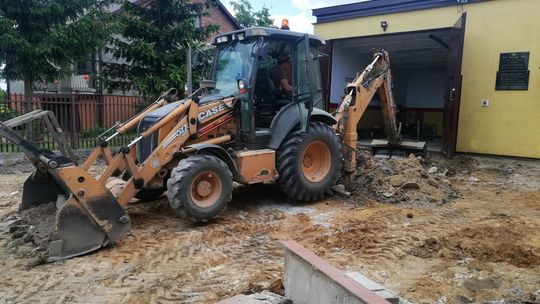 Rzeczków. Utwardzają plac przy OSP