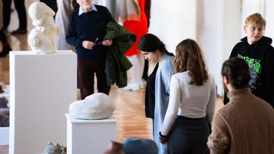 Rzeźby w holu Urzędu Miejskiego w Radomiu