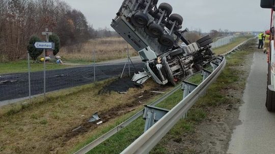 S7. Ciężarówka w rowie