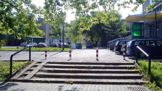 Samochody nie blokują schodów