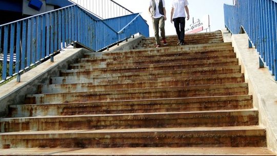 Schody wyglądają coraz gorzej!