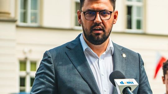 Sejm przegłosował uchwałę posła KO Konrada Frysztaka