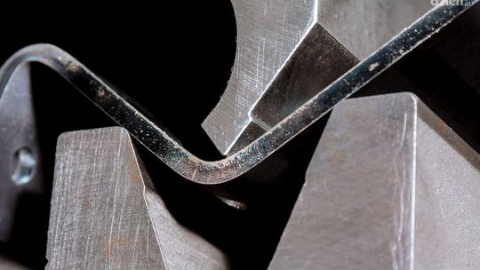 Sekrety efektywnej pracy z prasami krawędziowymi - Wybór odpowiednich narzędzi Sekrety efektywnej pracy z prasami krawędziowymi - Wybór odpowiednich narzędzi