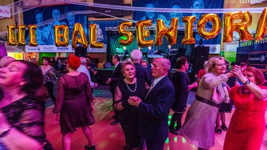 Seniorzy bawili się na balu