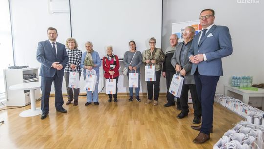 Seniorzy otrzymali opaski 