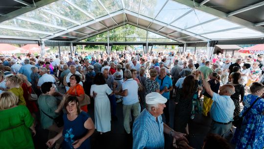 Seniorzy znów królują na parkiecie! "Taniec pod gwiazdami" wrócił na Borki