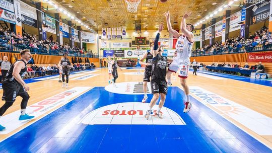 Sensacyjna porażka HydroTrucku Radom. Halę MOSiR-u zdobyła Decka!