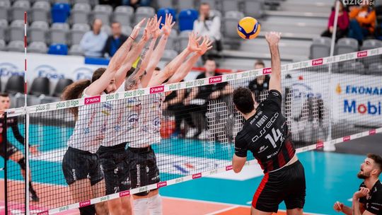 Seria domowych porażek Enei Czarnych Radom dalej trwa, ale punkt z Asseco Resovią Rzeszów trzeba uszanować