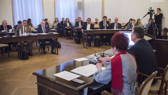 Sesja Rady Miejskiej w Radomiu. Oglądaj na żywo!