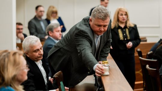 Sesja rady przerwana po kilku minutach. Koalicja Obywatelska z wnioskiem o odroczenie