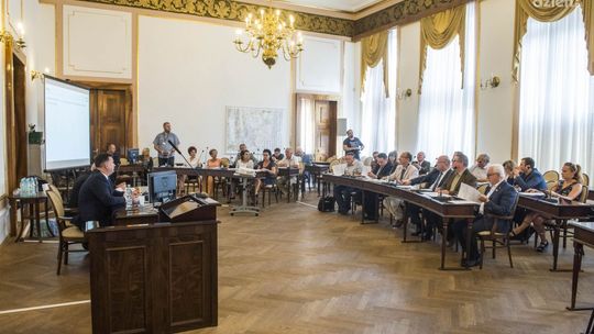 Sesja w poniedziałek, sesja we wtorek...