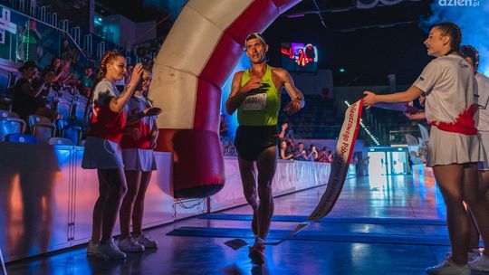 Setki biegaczy w jubileuszowym 10. Półmaratonie Radomskiego Czerwca '76. Zwyciężył Vladislav Pryamov