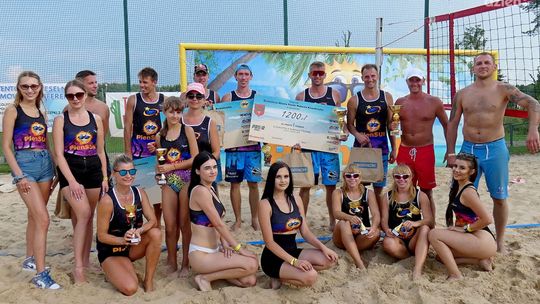 Siatkarskie emocje na PlenSUN BeachVolleball w Pionkach 