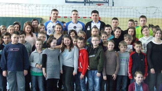 Siatkarze Czarnych Radom spotkali się z młodzieżą w Zakrzewie