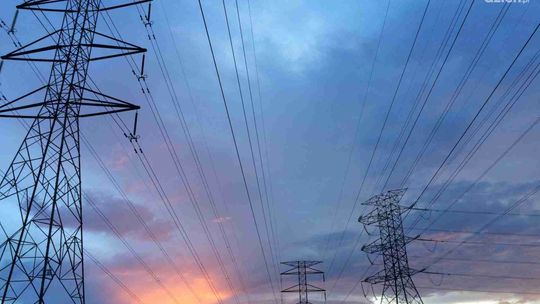 Silny wiatr. Około tysiąca odbiorców bez prądu Silny wiatr. Około tysiąca odbiorców bez prądu