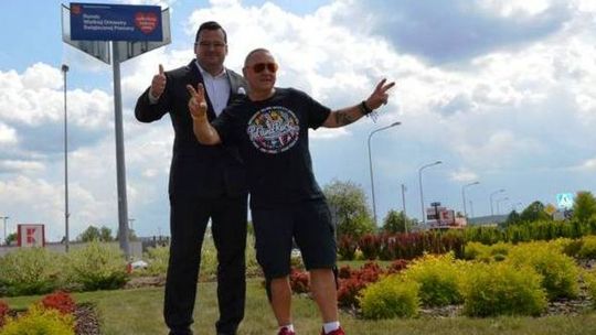 Skarżysko-Kamienna. Jurek Owsiak uroczyście otworzył rondo WOŚP