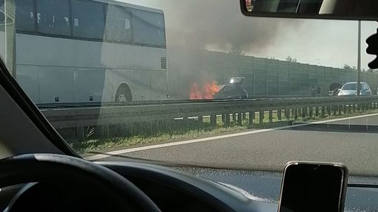 Skurów. Zderzenie dwóch aut - jedno się zapaliło