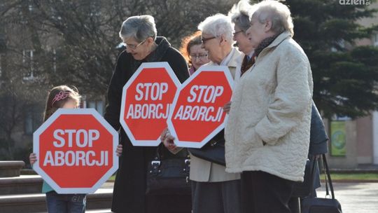 SLD: „Usunąć oburzającą instalację!”