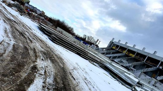 "Ślimacze" tempo prac na budowie stadionu