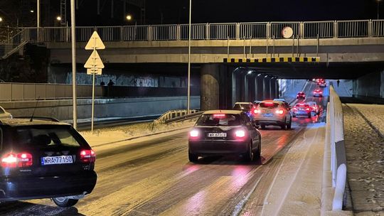 Ślisko na drogach. Uważajcie na siebie! Ślisko na drogach. Uważajcie na siebie!